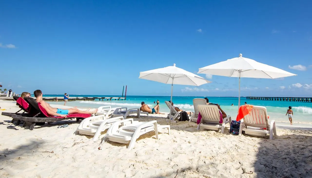 La Palma Beachfront Hotel & Club Nautico Cancún