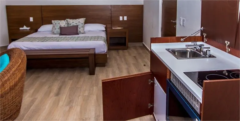 La Palma Beachfront Hotel & Club Nautico Cancún